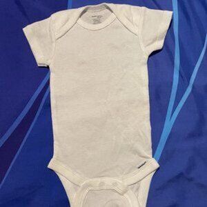 🔥6/$10🔥 Onesies Brand Baby Onesie, 3-6 Months, White